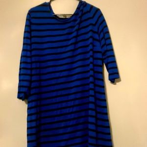 Long shirt/dress goes great with leggings 2x blue and black